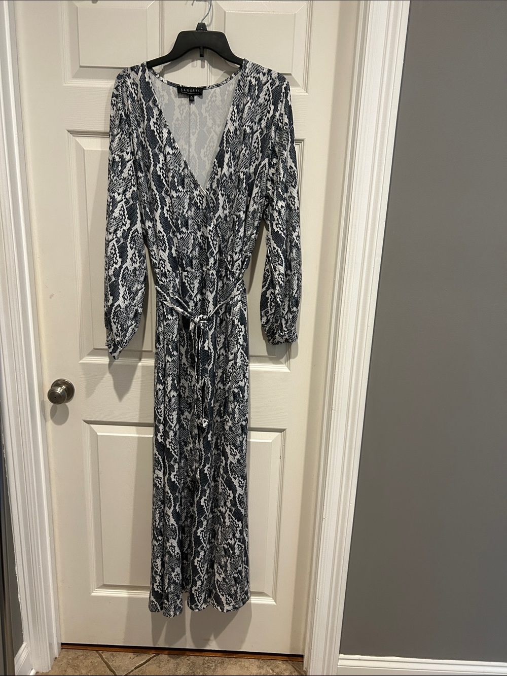 No flaws, Eloquii sz. 18, stretchy Black & White Snake Print Wrap Maxi Dress